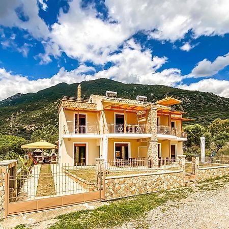 Nice apartment in Nafpaktos with WiFi&1 Bedrooms Buitenkant foto